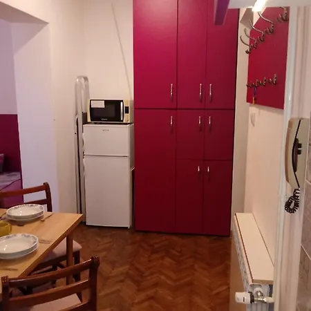 Slavija Square Apartamento *